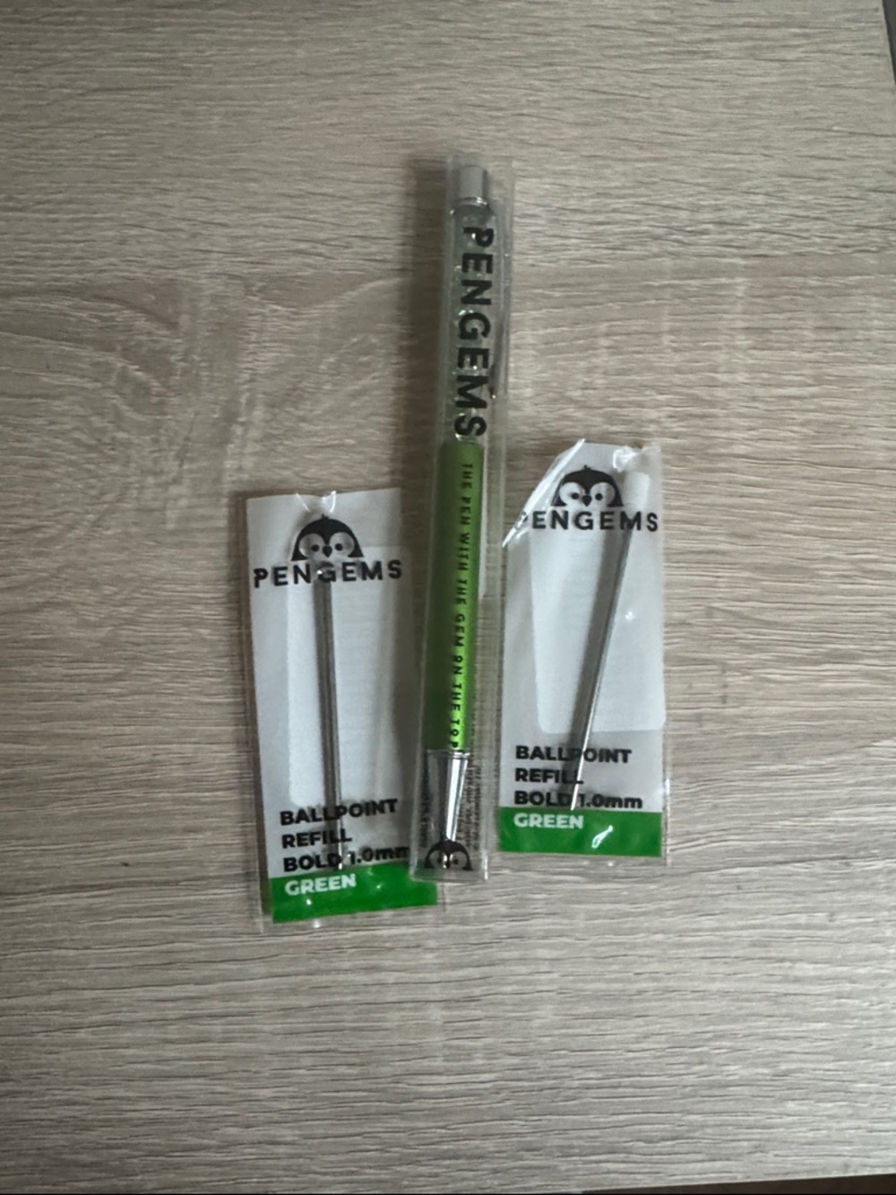 Pen gems New in original packaging 5 Pens  with refills and a pen case - Picture 2 of 12